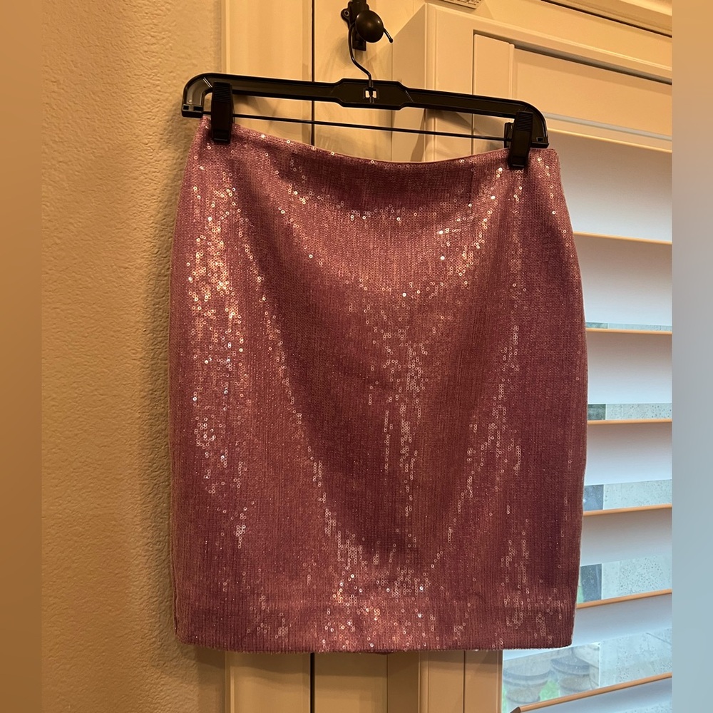 Milly mini sequin lavendar Skirt. NWOT size 4. No flaws